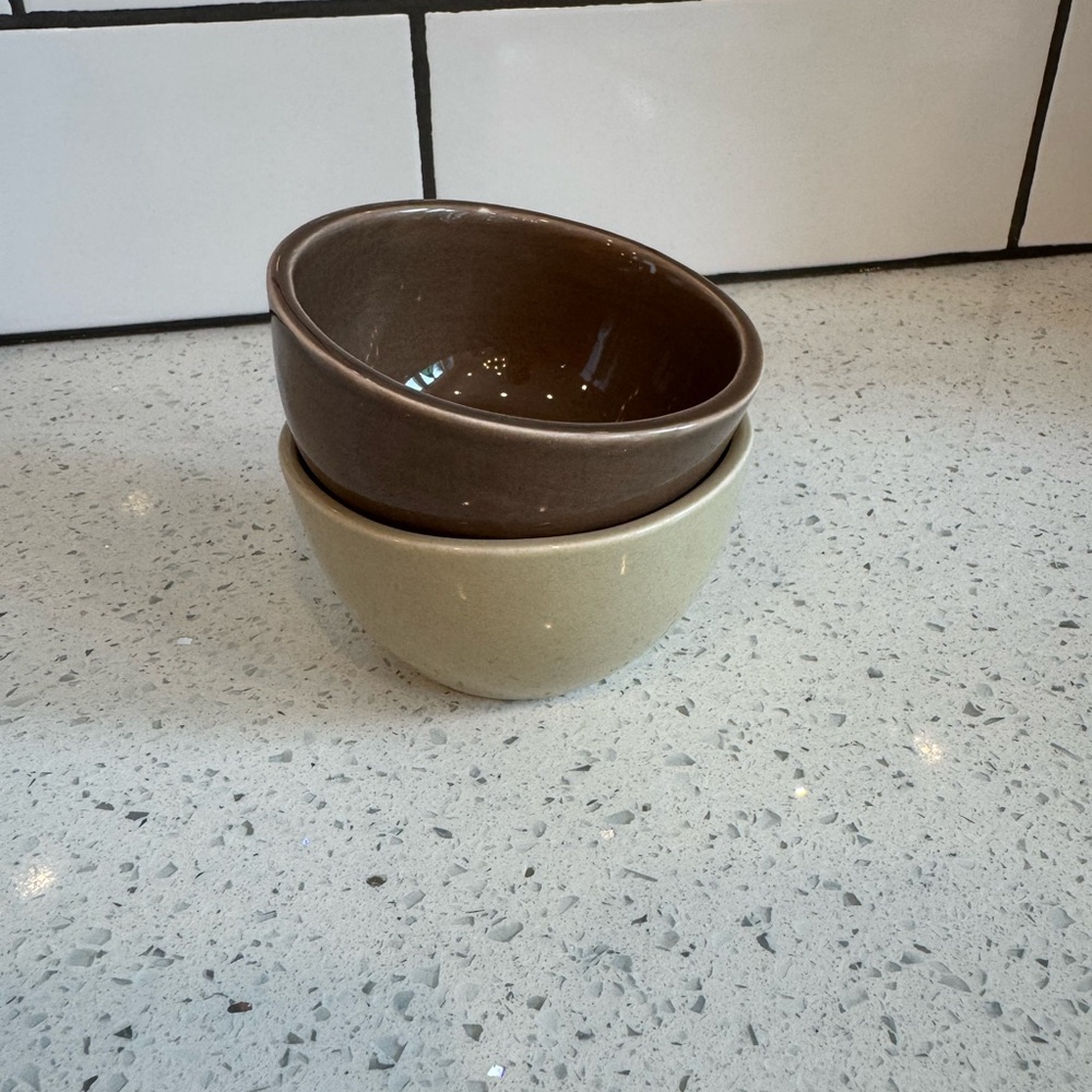 Set of 2 Pottery Barn Brown and Tan Berry Bowls